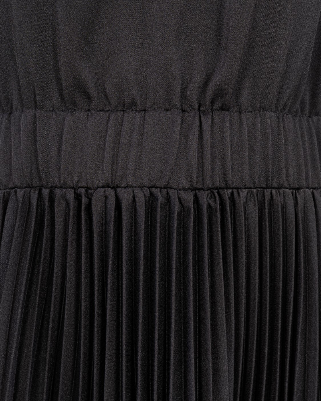 shop FABIANA FILIPPI Saldi Abito: Fabiana Filippi abito in raso plissé.
Abito in raso plissé.
Scollo a V. 
Maniche a 3/4.
Raso plissé.
Lunghezza midi.
Composizione: 100% Poliestere.
Fabbricato in Italia.. ABD213F154H719-825 number 6575646